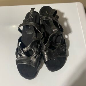 Women’s black Cute sandals size 9